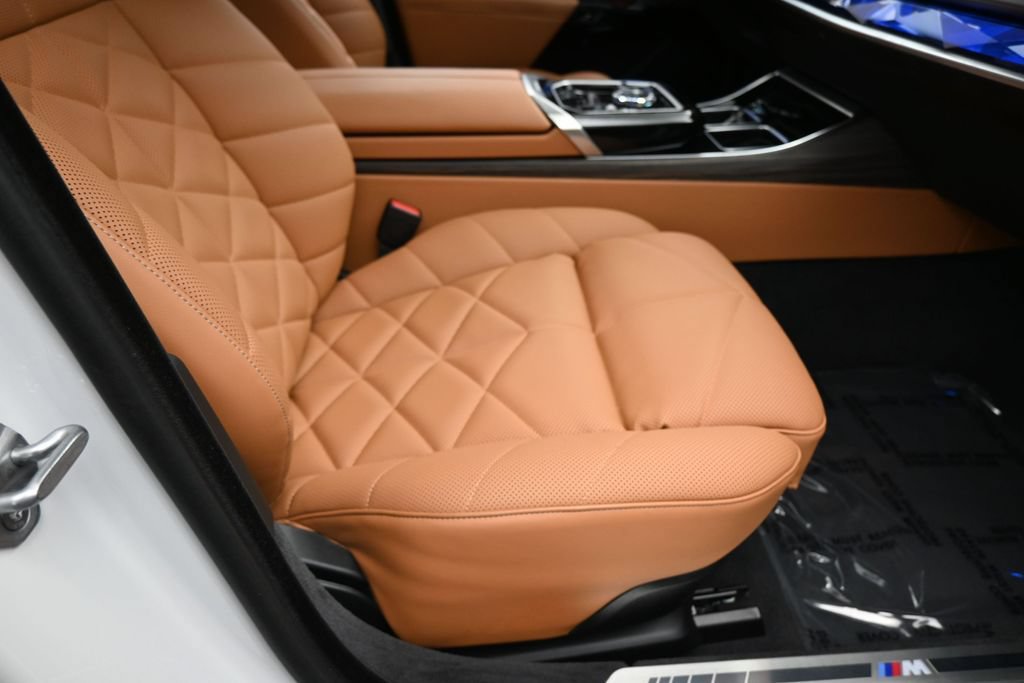 Used 2025 BMW 740i xDrive AWD/4WD image 54