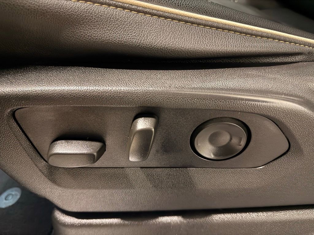 Used 2021 GMC Yukon XL SLT image 15