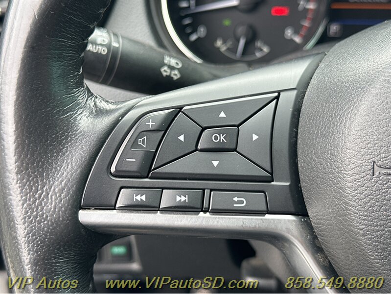 Used 2018 Nissan Rogue SV w/ Premium Package FWD image 22