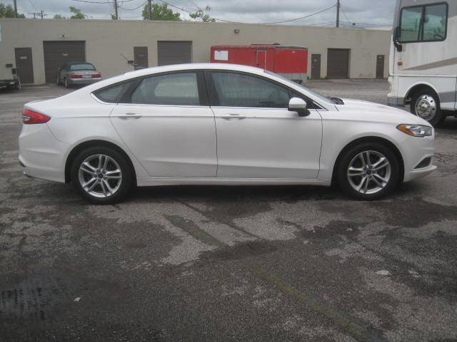 Used 2018 Ford Fusion SE w/ Fusion SE Technology Package image 4