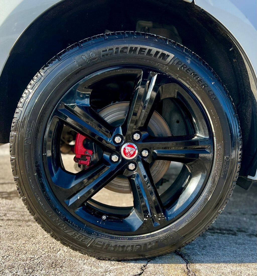 Used 2017 Jaguar F-PACE S image 31