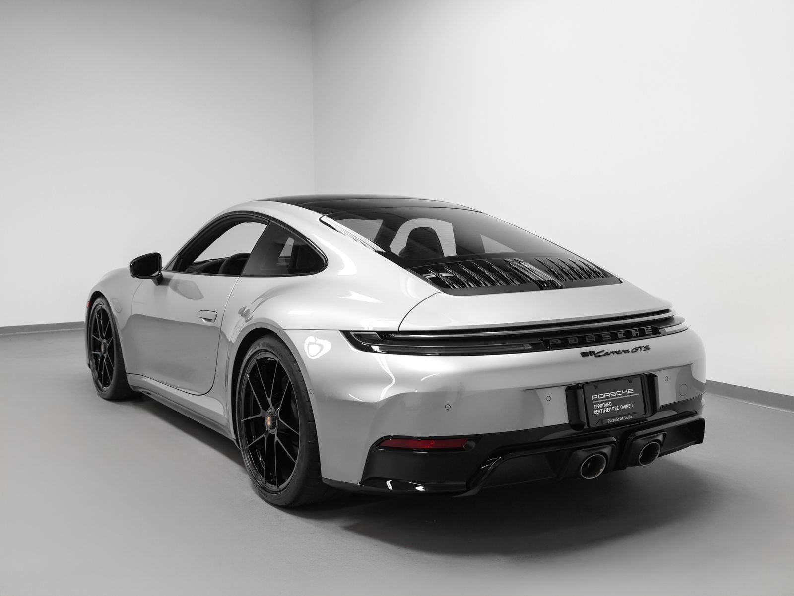 Certified 2025 Porsche 911 Carrera GTS RWD image 3