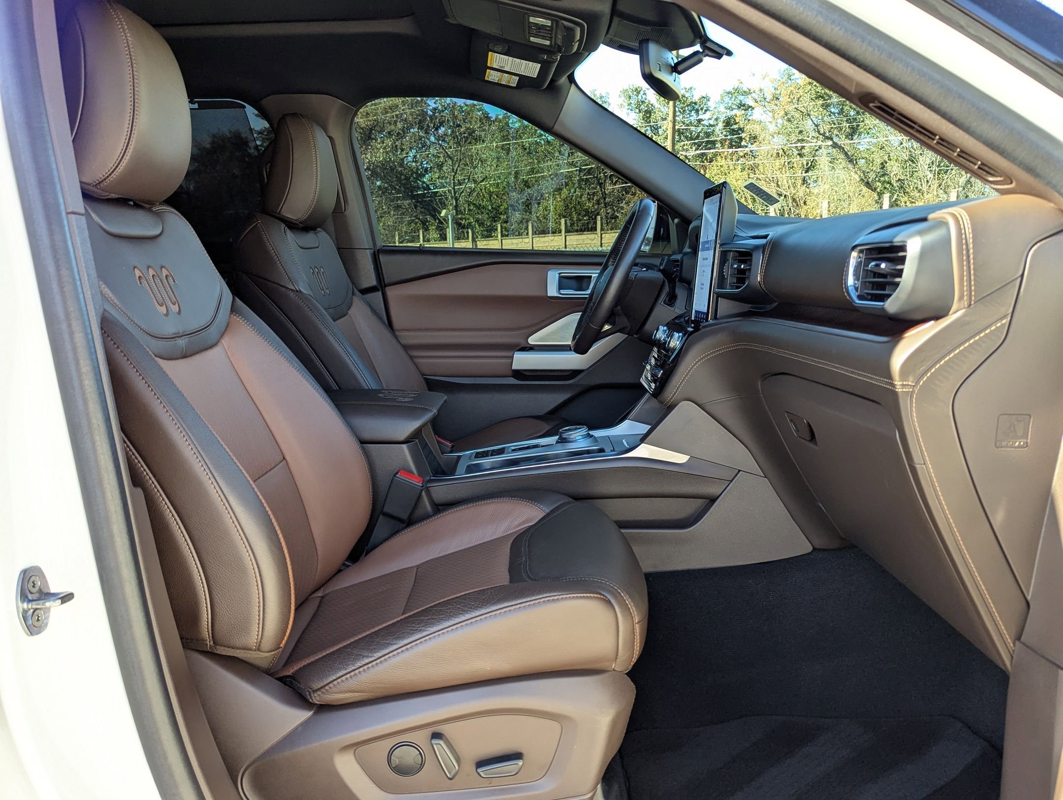 Used 2023 Ford Explorer King Ranch w/ Technology Package image 28