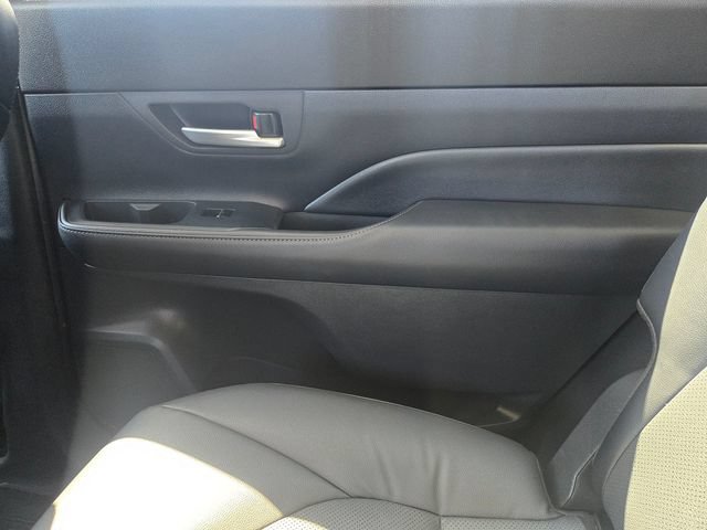 Used 2024 Toyota Grand Highlander XLE FWD image 8