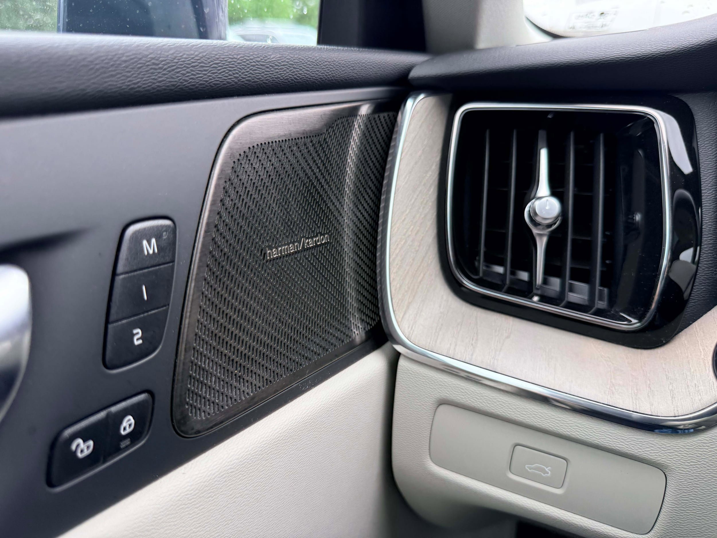 Certified 2023 Volvo XC60 B5 Plus w/ Protection Package Premier AWD/4WD image 14
