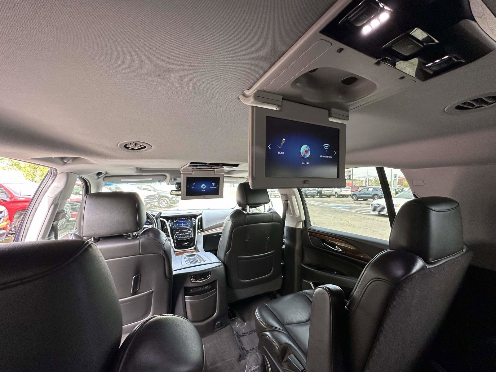 Used 2020 Cadillac Escalade ESV Premium Luxury image 35