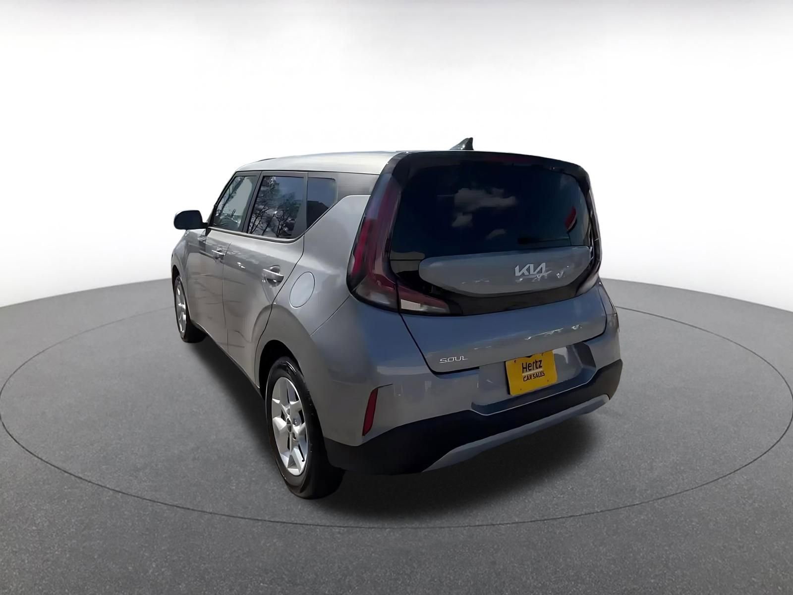Used 2025 Kia Soul LX w/ LX Technology Package FWD image 11