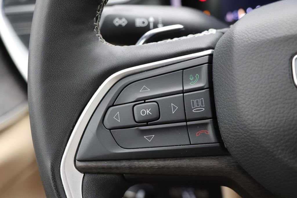 Used 2025 Jeep Grand Cherokee Limited AWD/4WD image 19