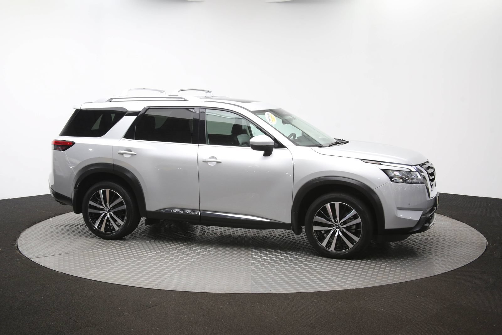 Used 2023 Nissan Pathfinder Platinum AWD/4WD image 44