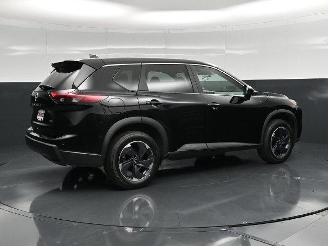 Used 2025 Nissan Rogue SV AWD/4WD image 3