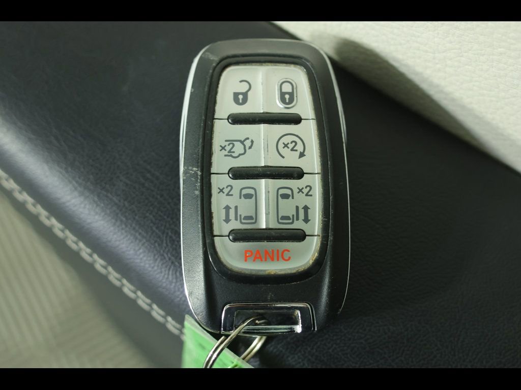 Used 2023 Chrysler Pacifica Touring-L FWD image 29