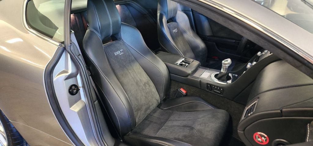 Used 2009 Aston Martin DBS Coupe RWD image 37