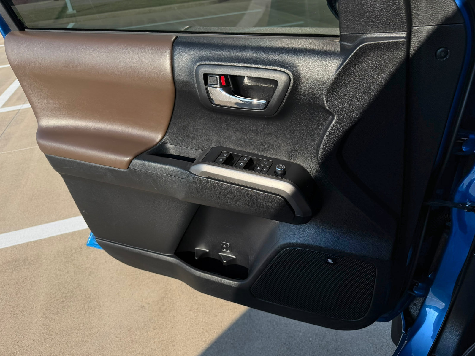 Used 2017 Toyota Tacoma Limited w/ Tow Package AWD/4WD image 28