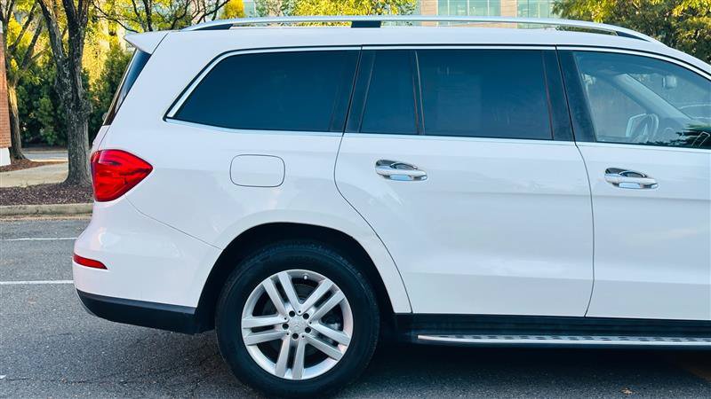 Used 2016 Mercedes-Benz GL 450 4MATIC w/ Premium I Package image 11