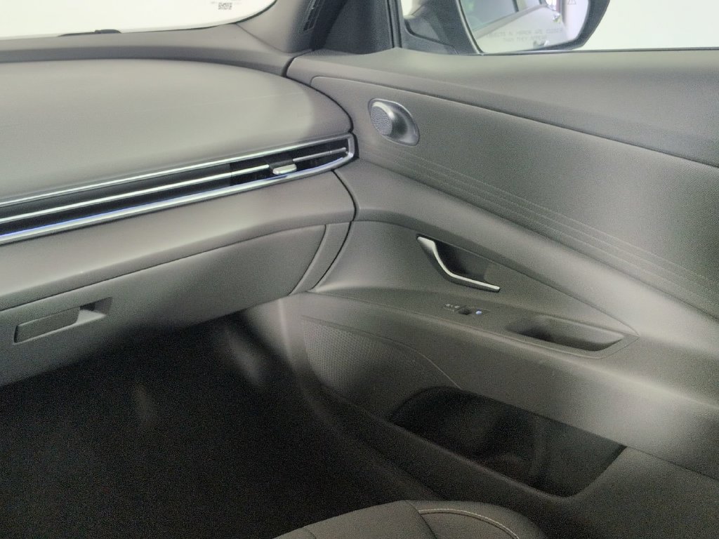 Used 2024 Hyundai Elantra SEL FWD image 23