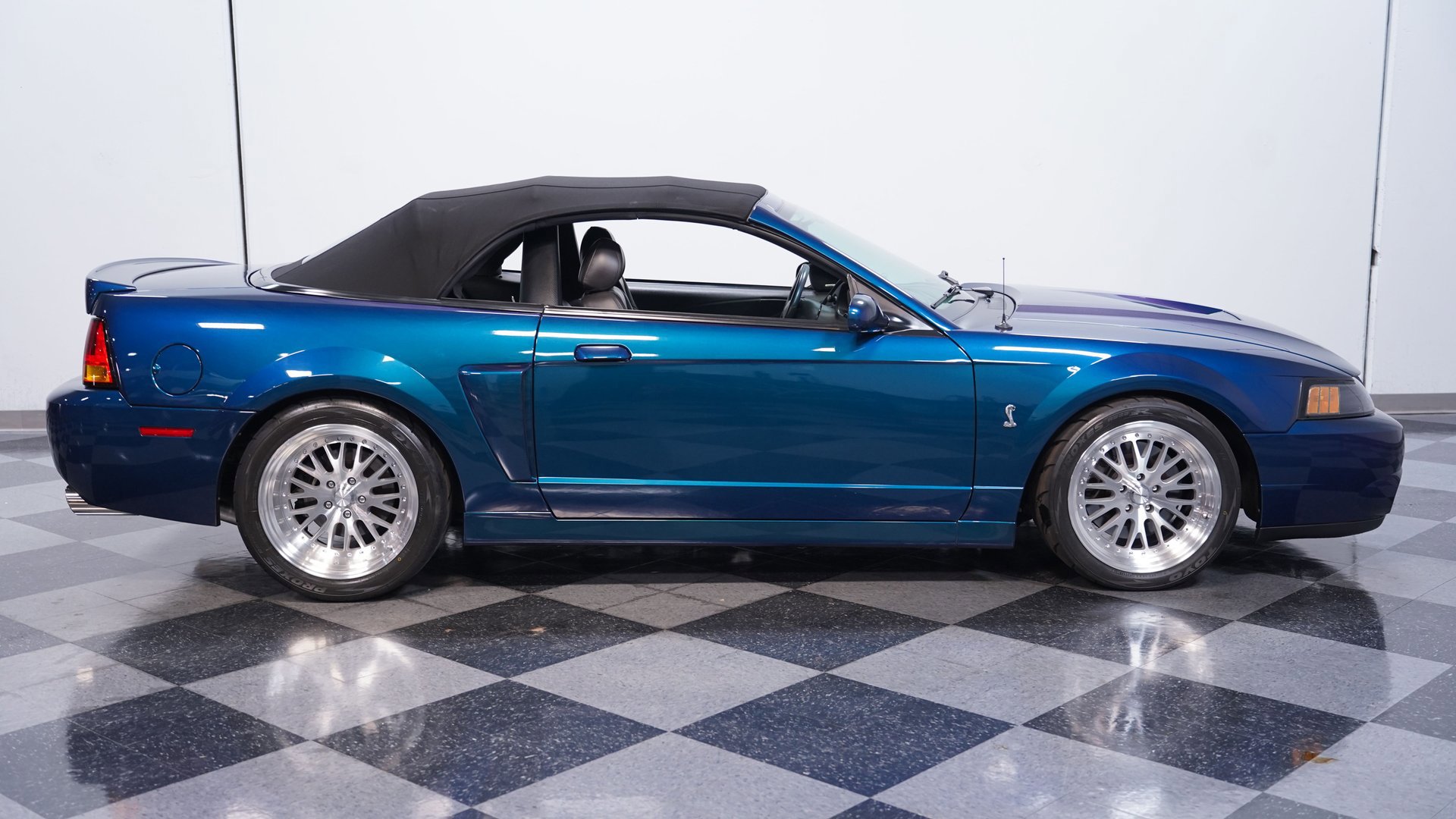 Used 2004 Ford Mustang Cobra RWD image 12