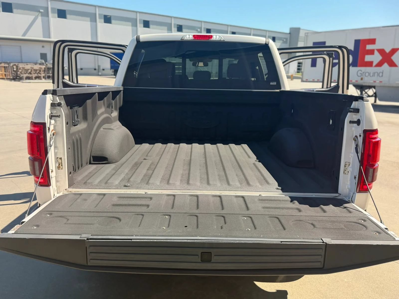 Used 2016 Ford F150 Platinum w/ Equipment Group 701A Luxury AWD/4WD image 28