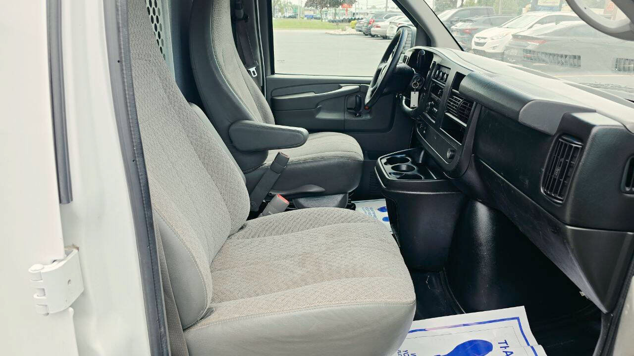 Used 2014 Chevrolet Express 2500 RWD image 19