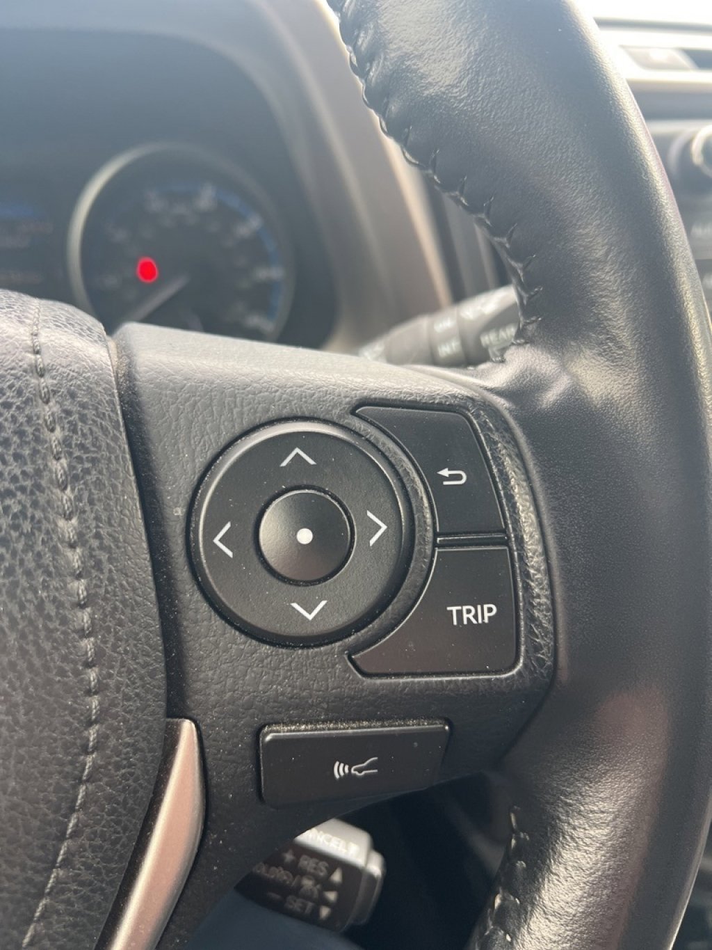 Used 2018 Toyota RAV4 XLE image 6