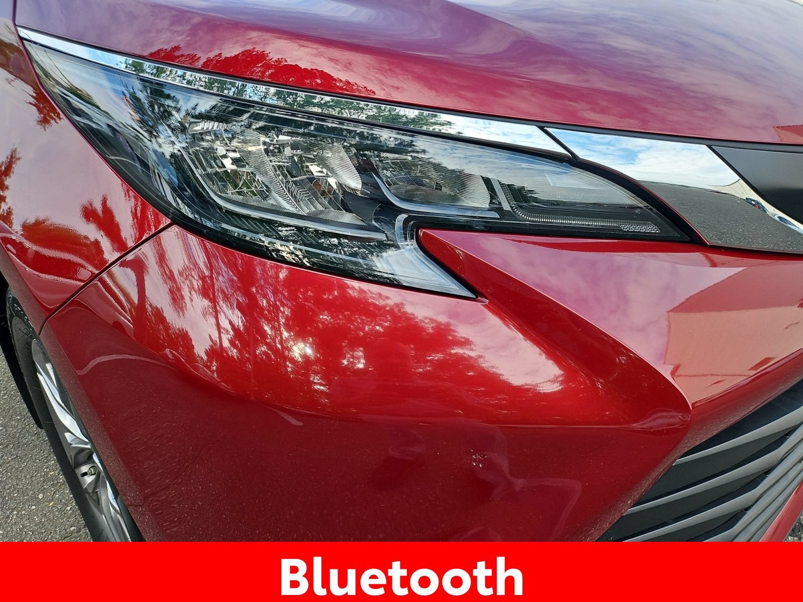 Used 2025 Toyota Sienna XLE FWD image 13