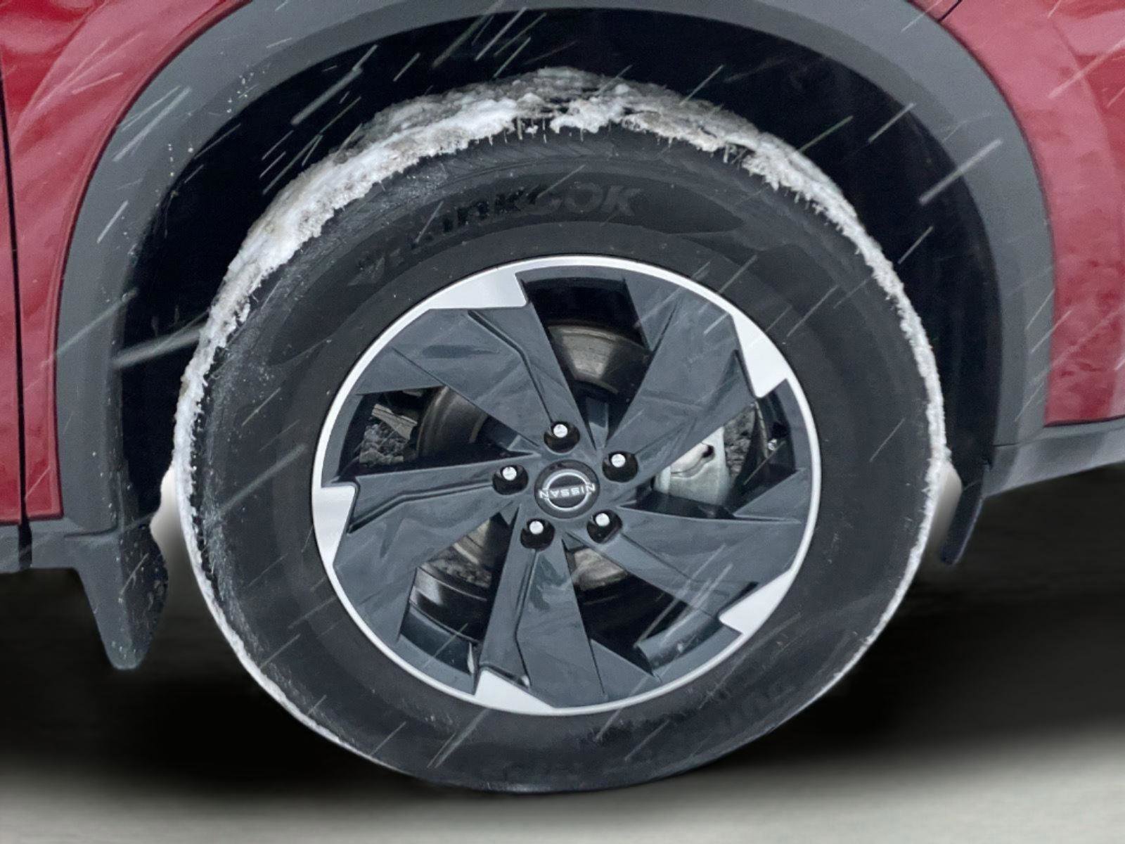 Used 2025 Nissan Rogue SV image 11