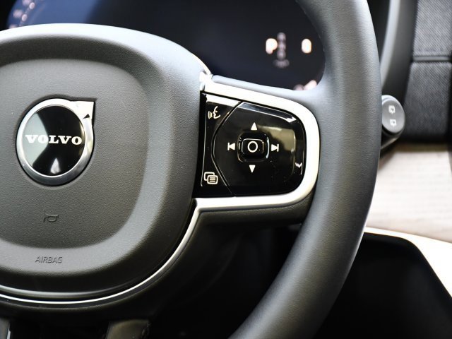 New 2026 Volvo XC90 B6 Plus w/ Protection Package Premier image 27