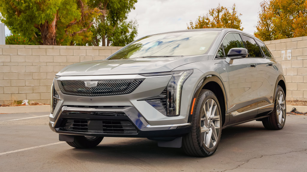 New 2027 Cadillac Optiq Luxury w/ LPO, Floor Liner Package AWD/4WD image 2