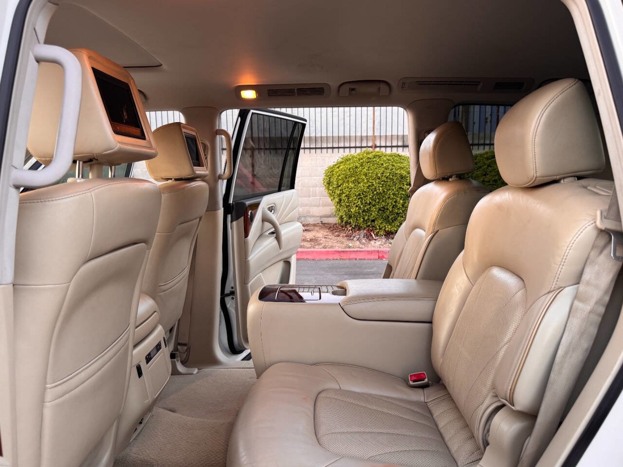 Used 2015 INFINITI QX80 2WD w/ Deluxe Technology Package image 10
