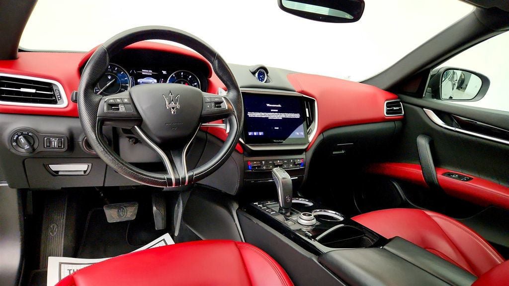 Used 2023 Maserati Ghibli Modena RWD image 11