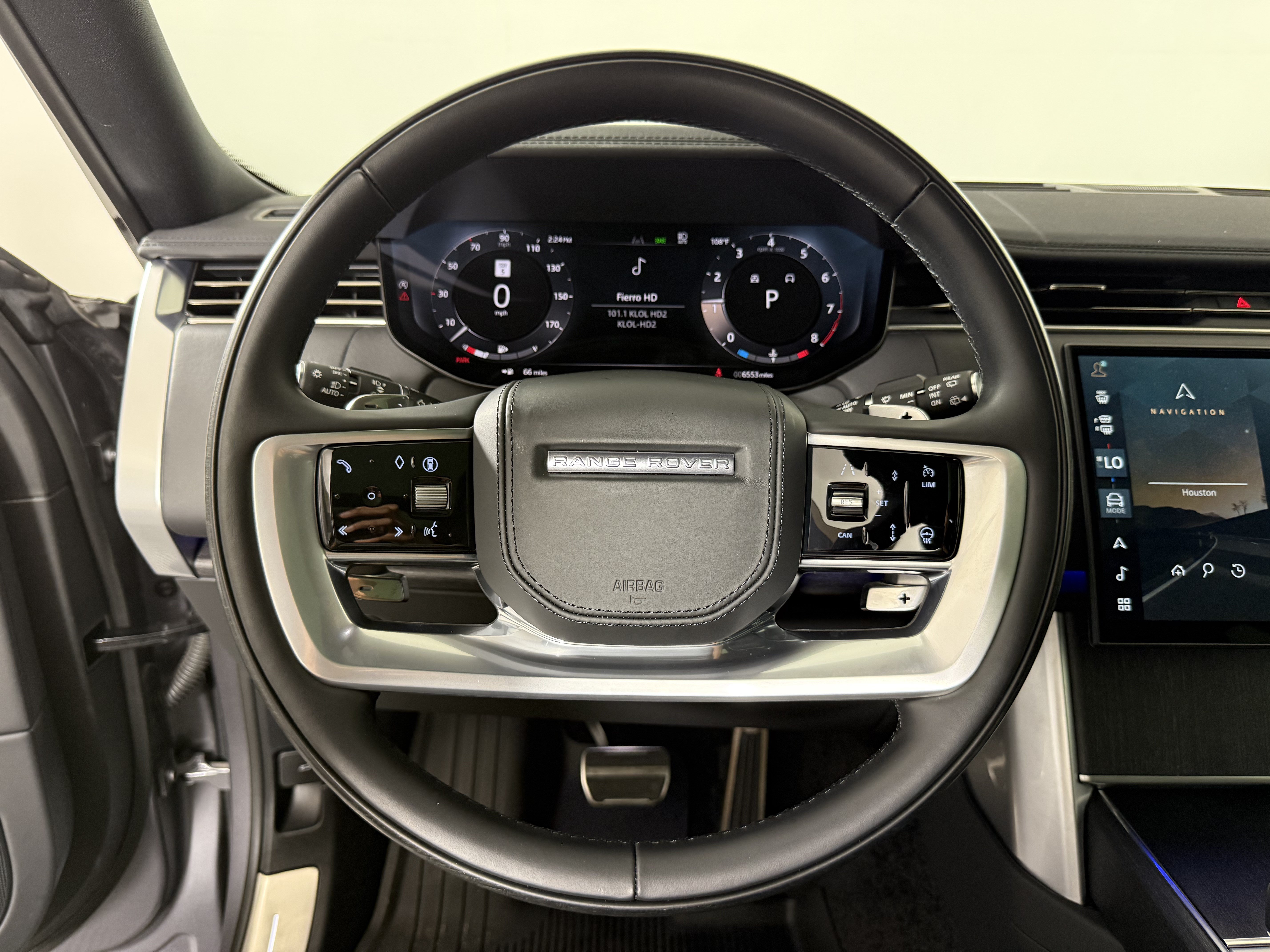 Certified 2025 Land Rover Range Rover SE AWD/4WD image 15