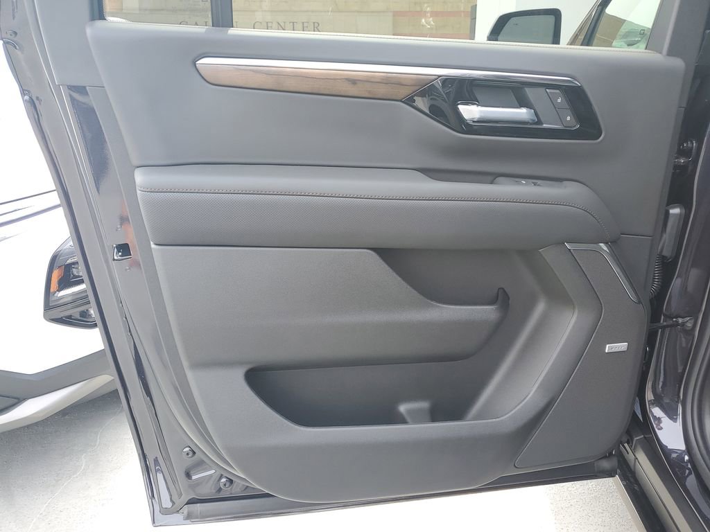 New 2026 Chevrolet Suburban High Country image 18