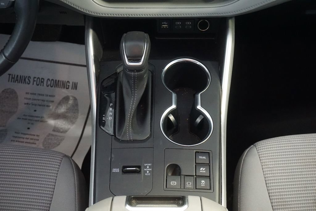 Used 2023 Toyota Highlander LE image 28