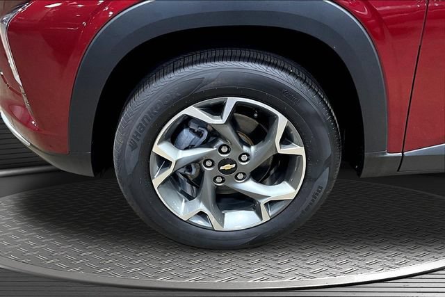 Used 2025 Chevrolet Trax LT w/ Driver Confidence Package FWD image 29
