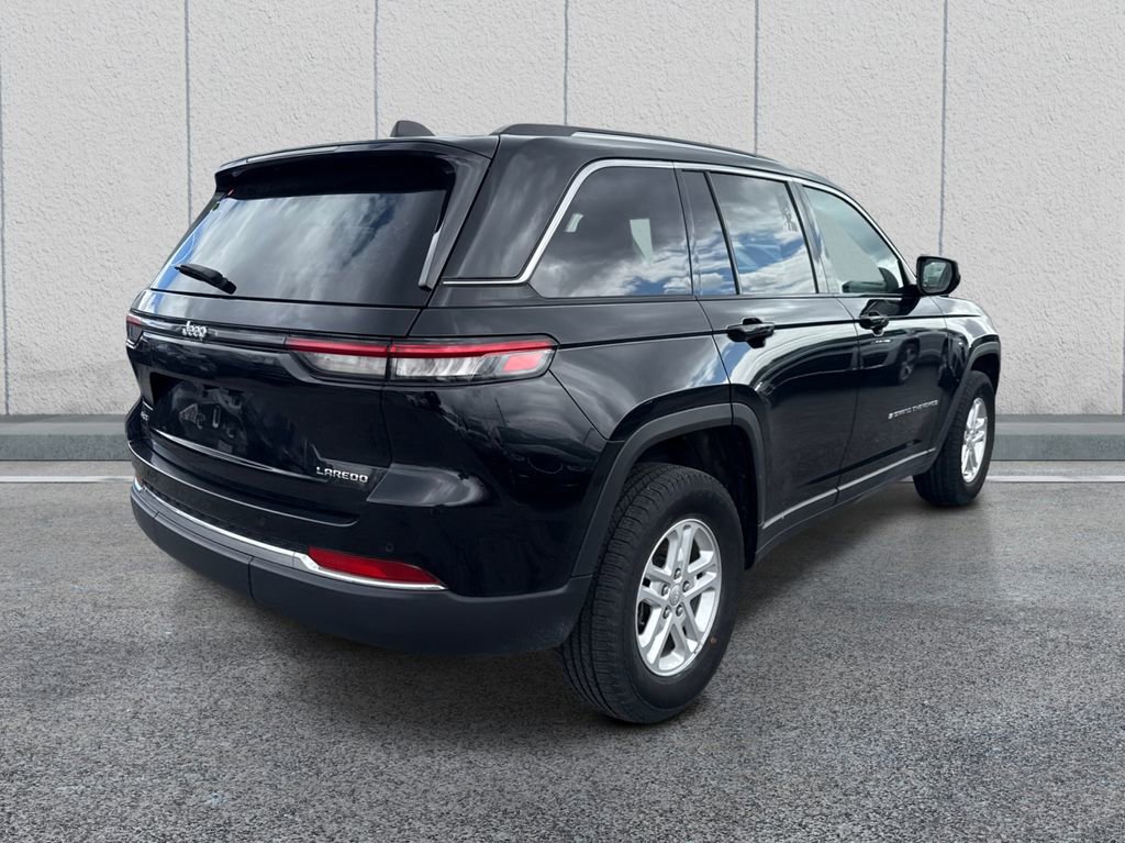 Used 2023 Jeep Grand Cherokee Laredo image 7