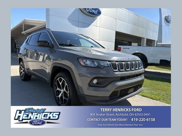 Used 2024 Jeep Compass Latitude AWD/4WD image 1