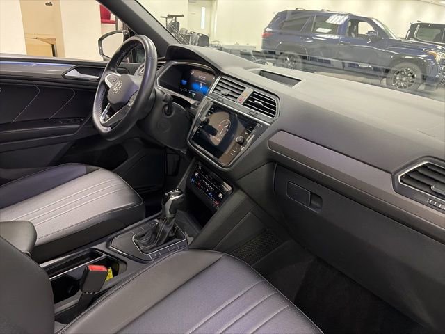 Used 2023 Volkswagen Tiguan SE R-Line FWD image 9