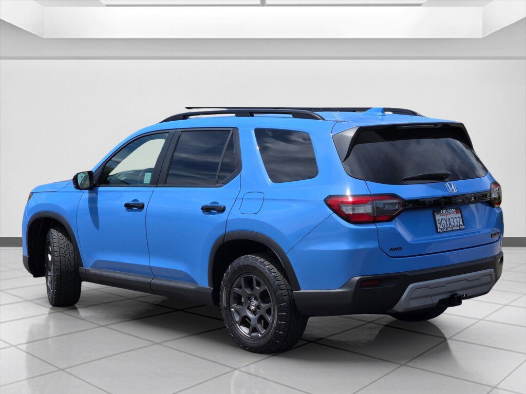 Certified 2023 Honda Pilot TrailSport image 7