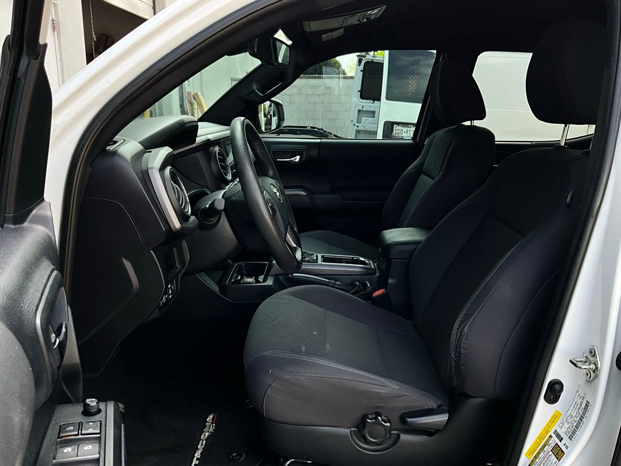 Used 2019 Toyota Tacoma TRD Sport w/ Technology Package image 10