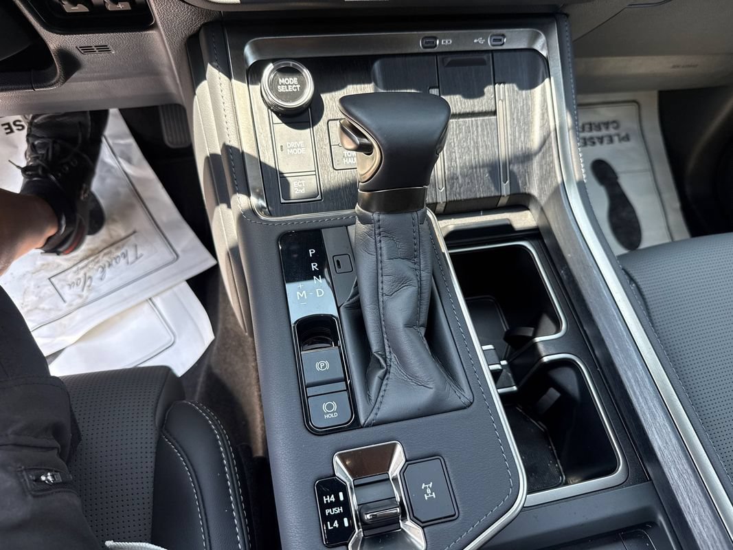 Used 2026 Lexus GX 550 w/ Accessory Package (2T) AWD/4WD image 27