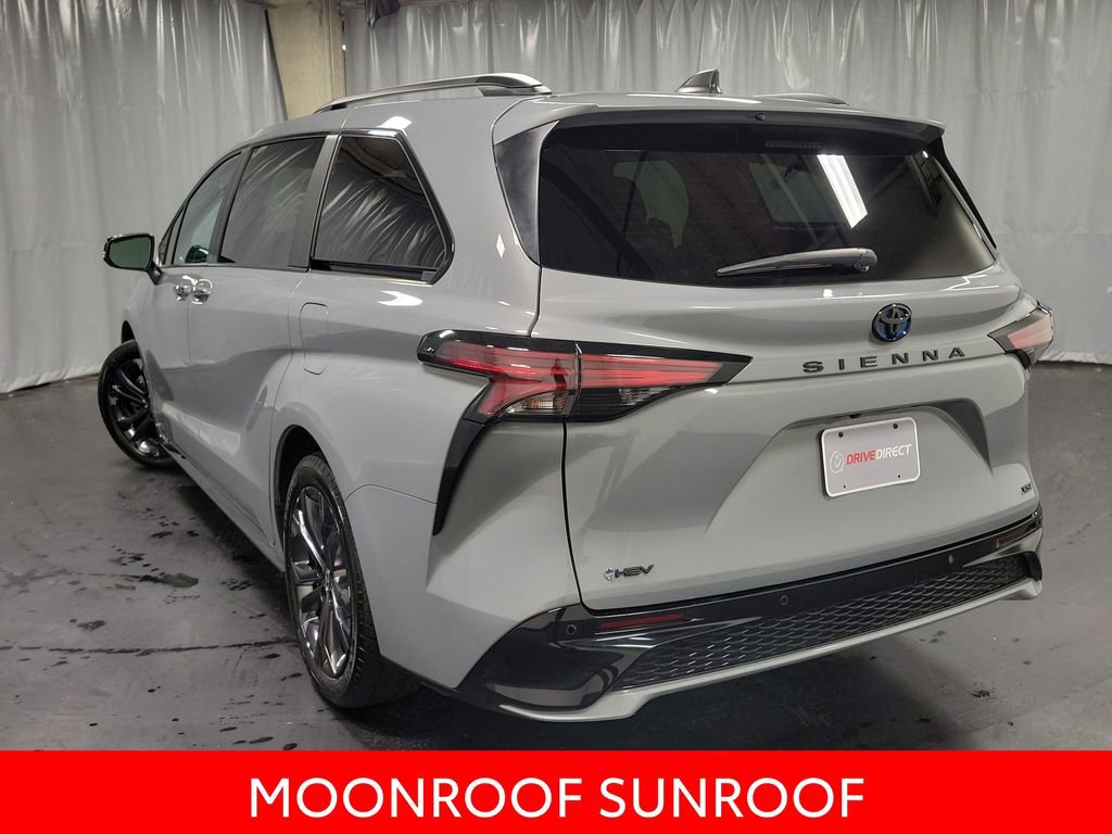 Used 2025 Toyota Sienna XSE image 6