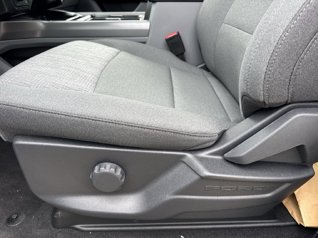 New 2027 Ford F550 4x4 Crew Cab image 14