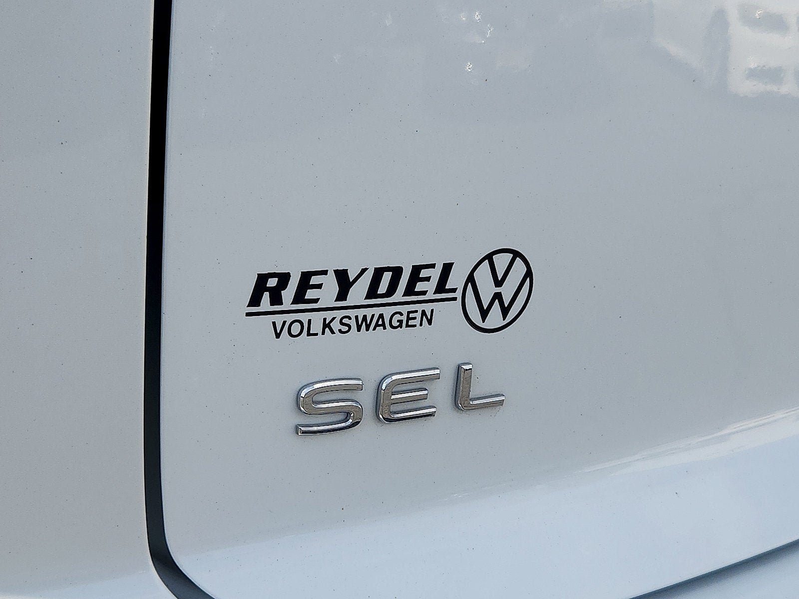 Certified 2023 Volkswagen Atlas Cross Sport SEL R-Line AWD/4WD image 28