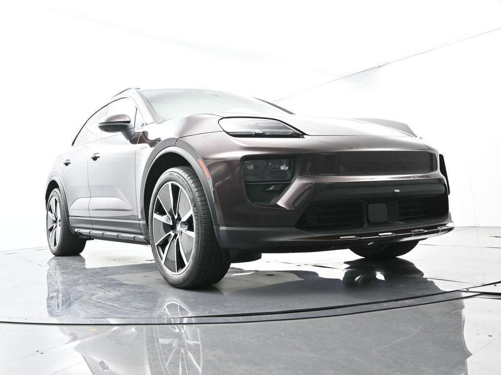 Certified 2025 Porsche Macan Electric image 54