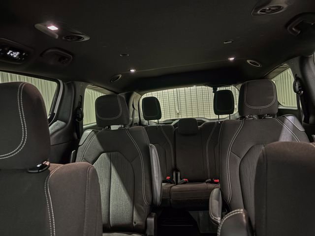 Used 2023 Chrysler Pacifica Touring image 21