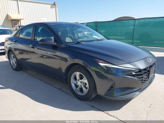 Used 2021 Hyundai Elantra SE FWD image 1