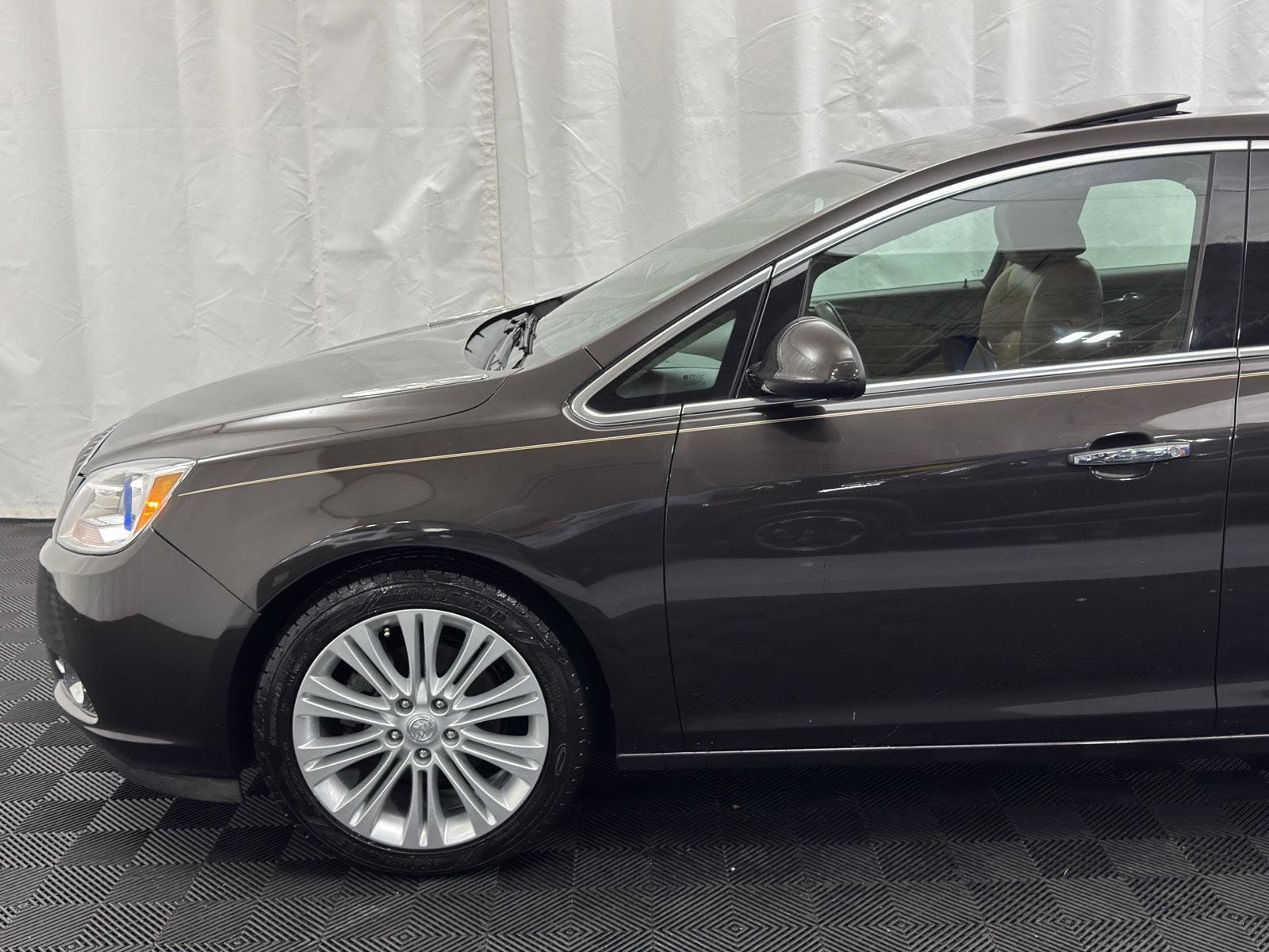 Used 2014 Buick Verano Leather image 2