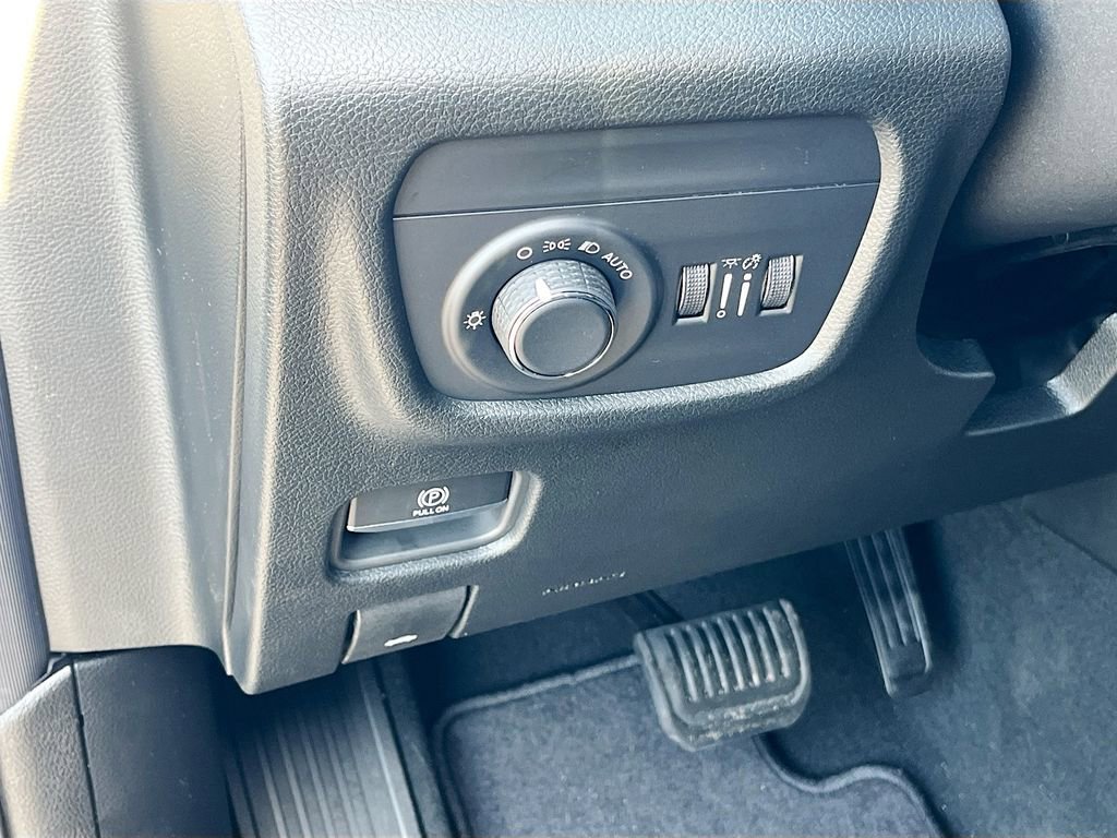 New 2026 Jeep Grand Cherokee Altitude RWD image 10