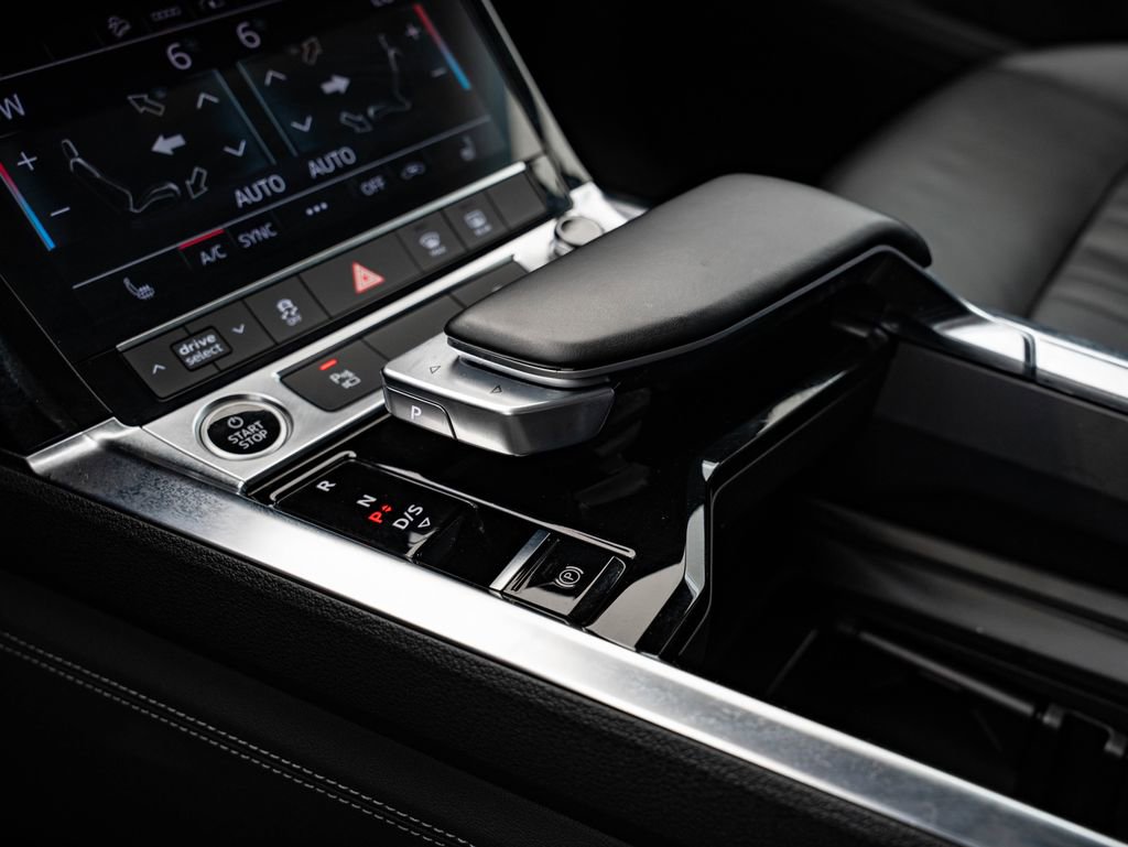 Used 2021 Audi e-tron Premium w/ Convenience Plus Package AWD/4WD image 37