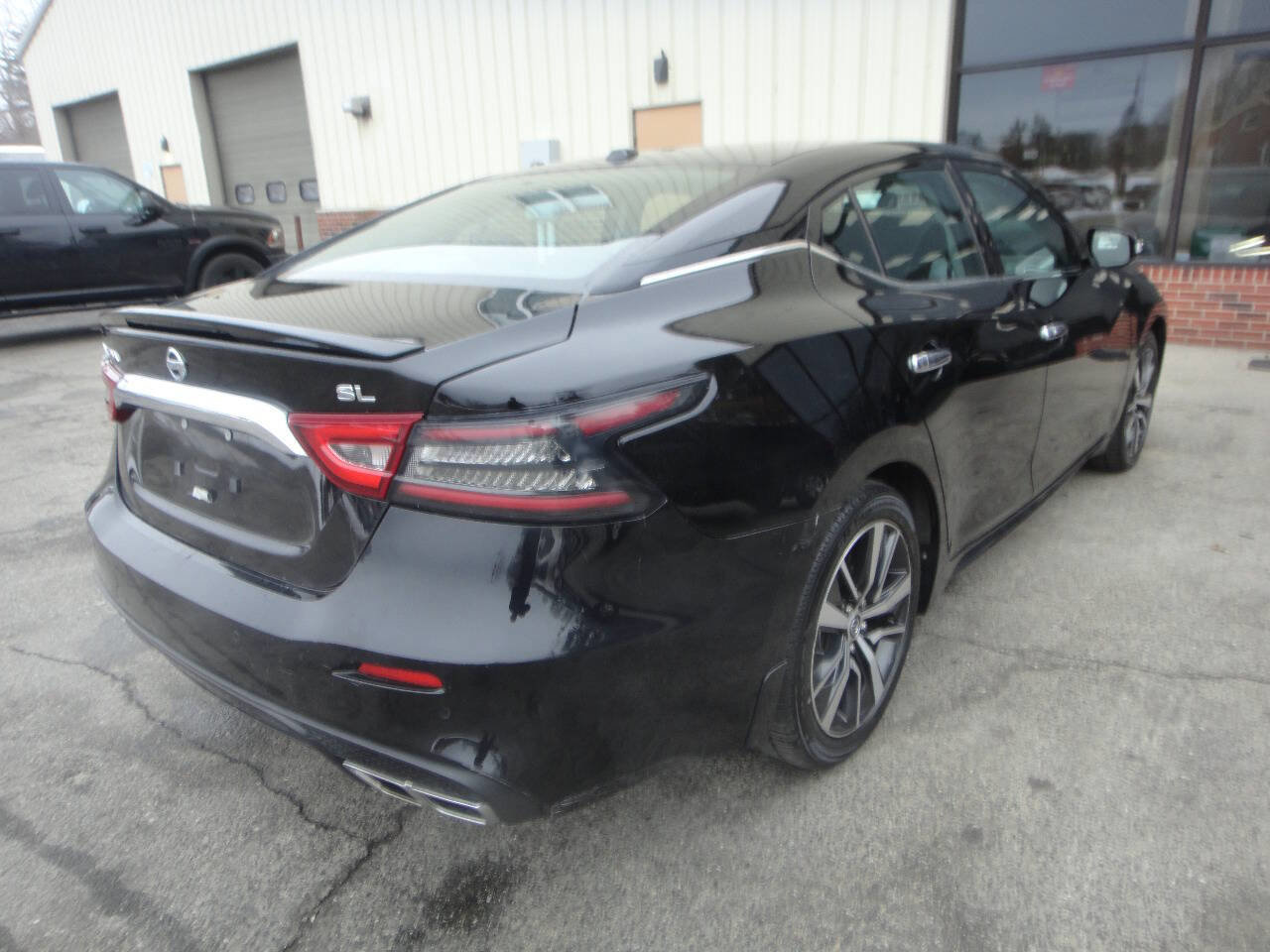 Used 2019 Nissan Maxima 3.5 SV w/ Floor Mat Group FWD image 6