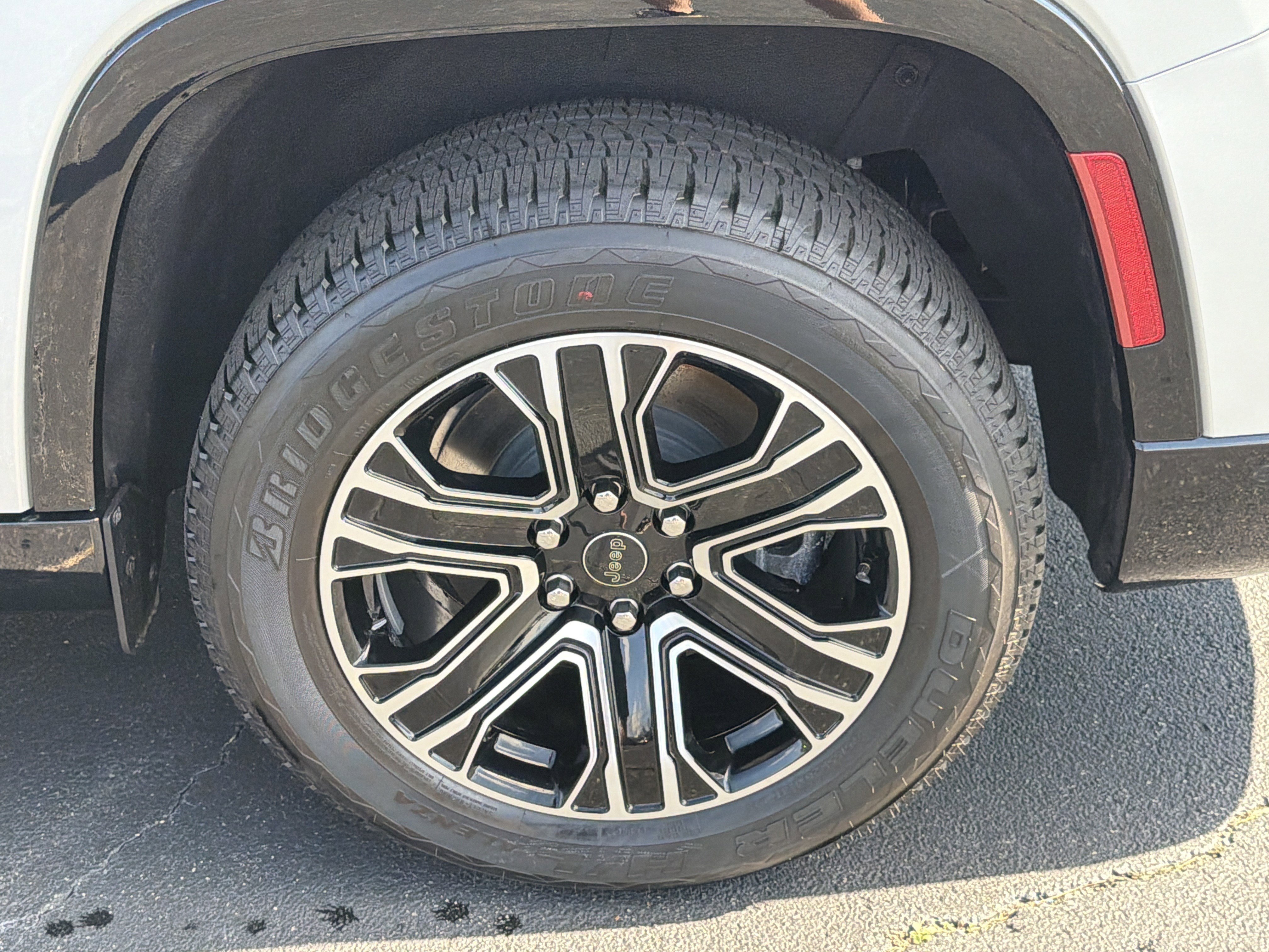 New 2026 Jeep Grand Wagoneer L 2WD image 24